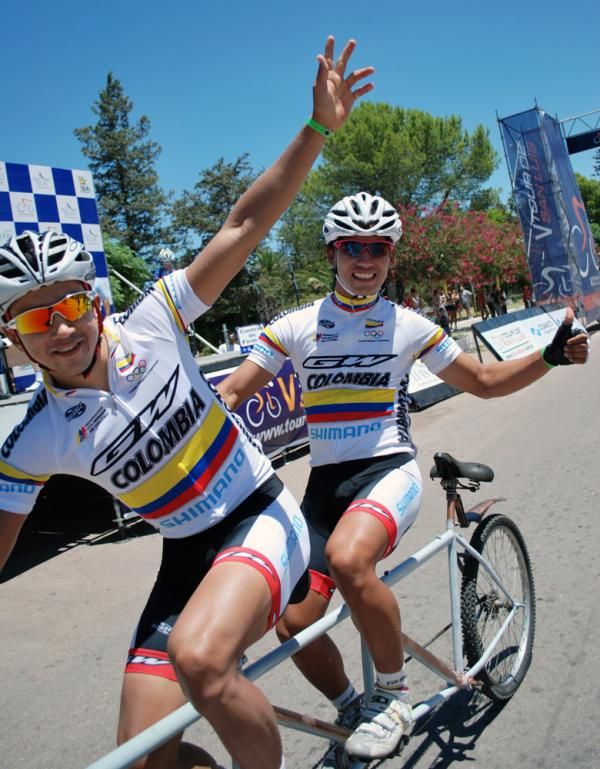 Juan Arango and Edwin Avila have some fun before the start.