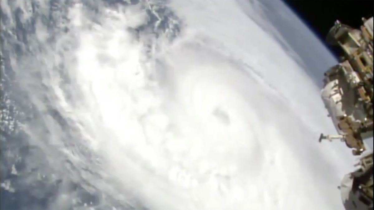 Hurricane Zeta spotted from the International Space Station (video)
