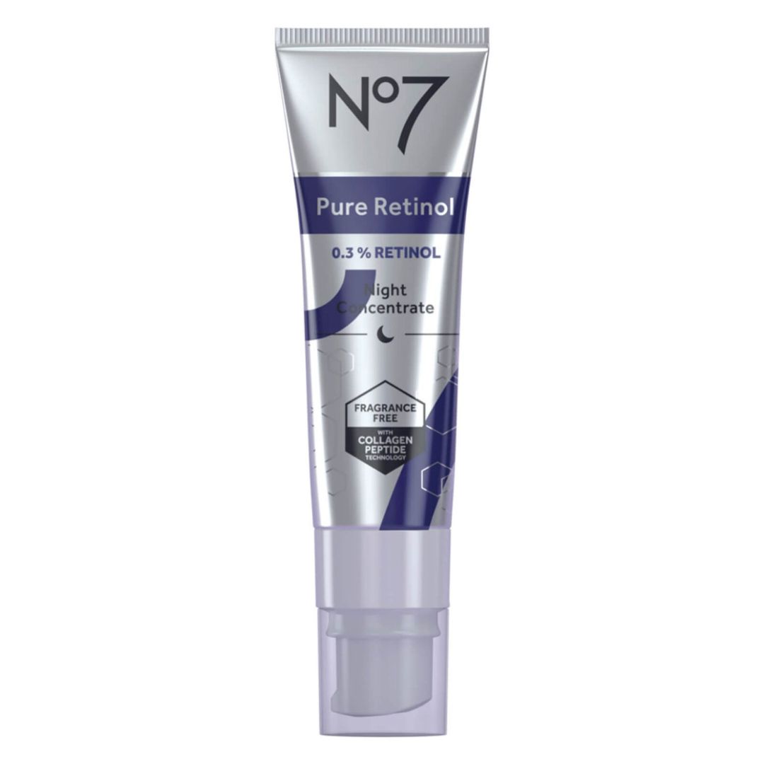 No7 Pure Retinol 0,3% Retinol Night Concentrate ve stříbrné tubě s fialovým a černým nápisem je nejlepší retinol pro zralou pleť.