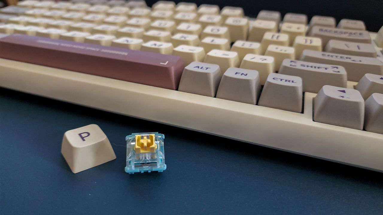 Epomaker RT100 on a desk pad
