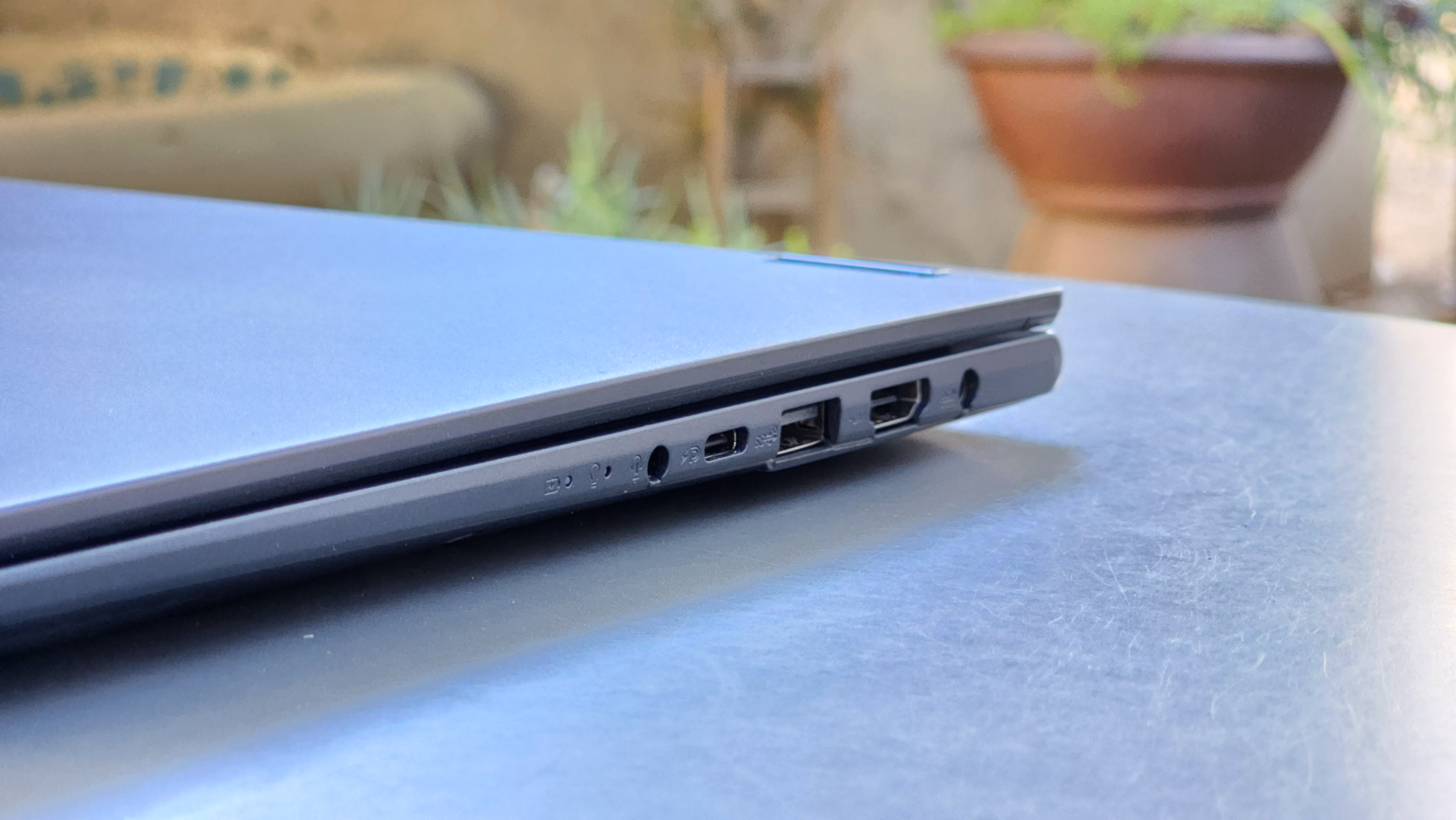 Asus Vivobook S 14 Flip Right ports