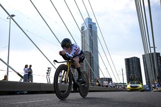 Anna Henderson riding stage three of the Tour de France Femmes 2024