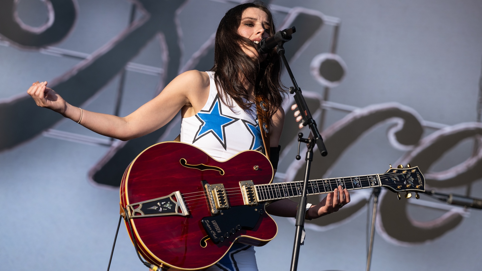 Wolf Alice performing at Glastonbury 2025