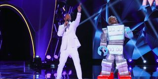 Lil Wayne As The Robot on The Masked Singer