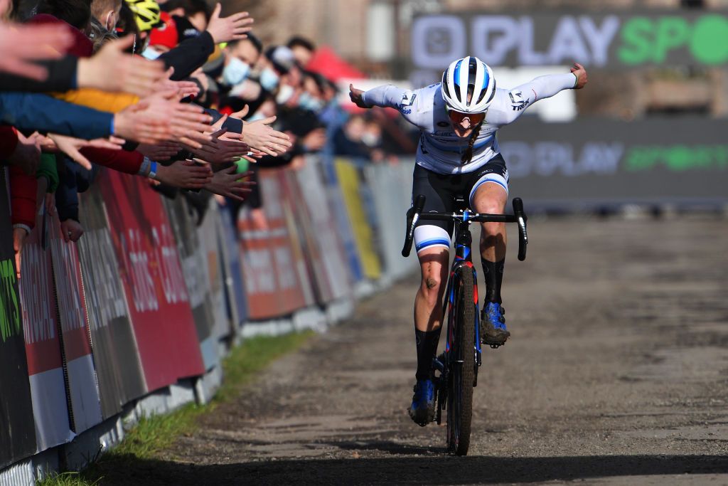 Lucinda Brand (Baloise Trek) flies to victory at the Superprestige in Gavere