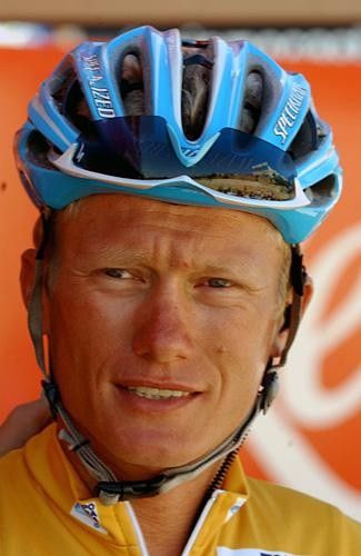 Alexandre Vinokourov (Astana) ready to greet the day