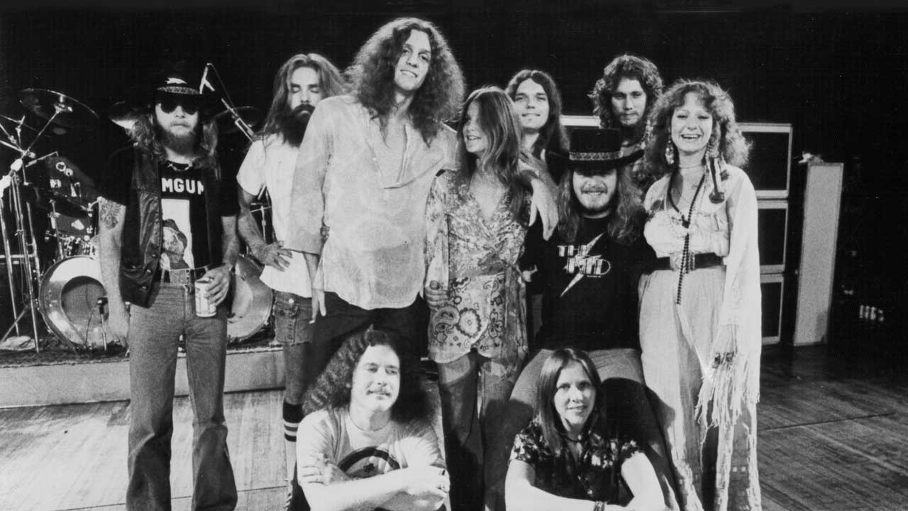 Lynyrd Skynyrd circa 1976: L-R back row: Leon Wilkeson, Artimus Pyle, Allen Collins, Leslie Hawkins, Gary Rossington, Ronnie Van Zandt, Steve Gaines and Joe Billingsley | L-R bottom row: Billy Powell and Cassie Gaines