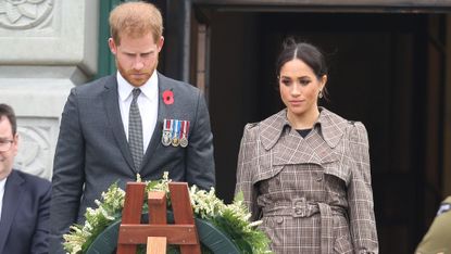 wellington, new zealand october 28 prince harry, duke of sussex and meghan, duchess of sussex laying wreath at the national war memorial on october 28, 2018 in wellington, new zealand the duke and duchess of sussex are on their official 16 day autumn tour visiting cities in australia, fiji, tonga and new zealand photo by chris jacksongetty images