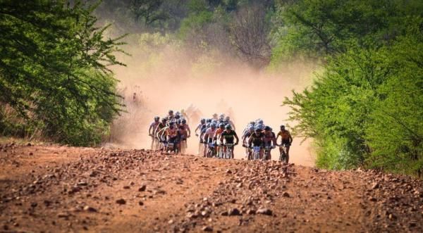 Racers stirred up some dust early on