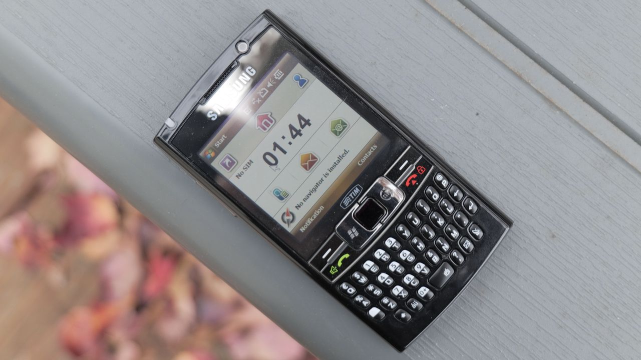 Samsung Epix held in hand.