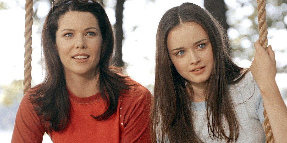 Lauren Graham and Alexis Bledel in Gilmore Girls