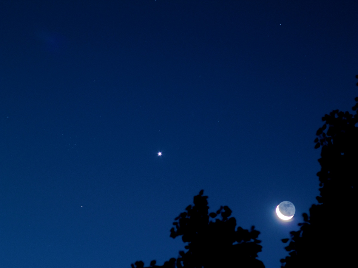 Moon, Venus and M44 Seen in Portland, Oregon