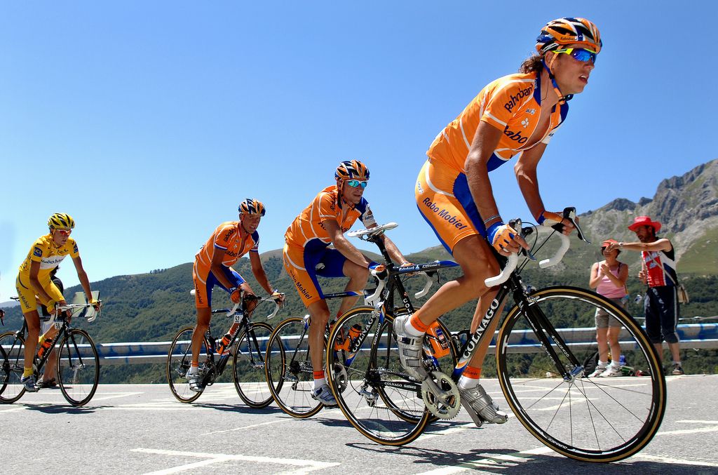 Thomas Dekker, Dennis Menchov, and Michael Boogerd ride in support of Michael Rasmussen at the 2007 Tour