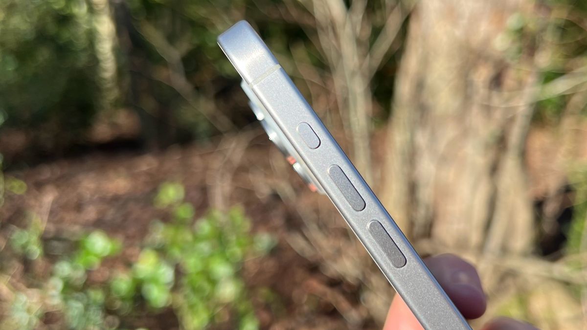 El iPhone 16 Pro y Pro Max pueden recibir un nuevo revestimiento de titanio cepillado