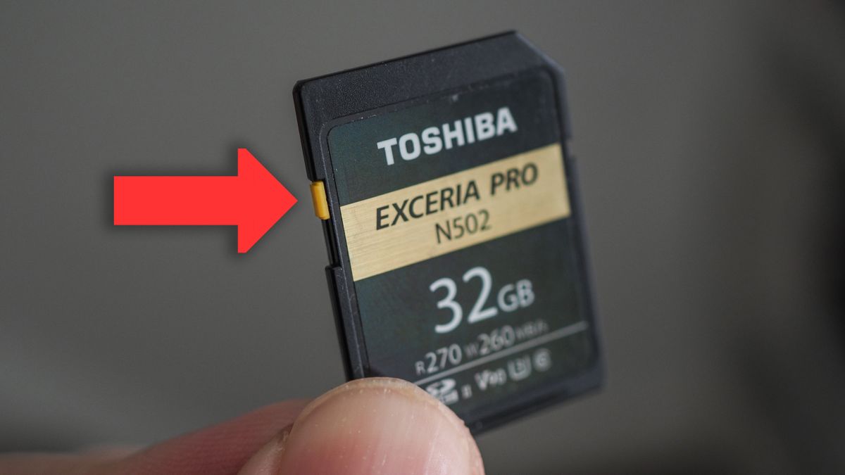 An arrow pointing to the write protect tab on an SD memory card