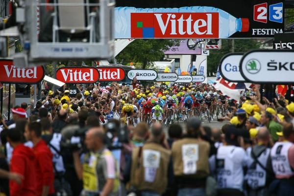 Fabian Cancellara and Peter Sagan sprint for the finish line