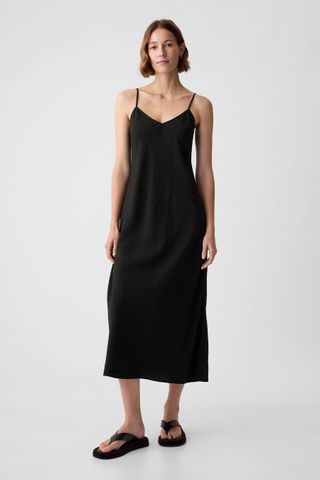 Vestido midi negro con escote en V