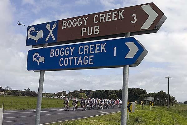 Boggy beer perhaps? The peloton passes the Boggey Creek Pub turn-off around two minutes behind the leading five riders.