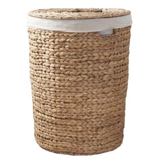 Wicker laundry basket with removable lining and lid