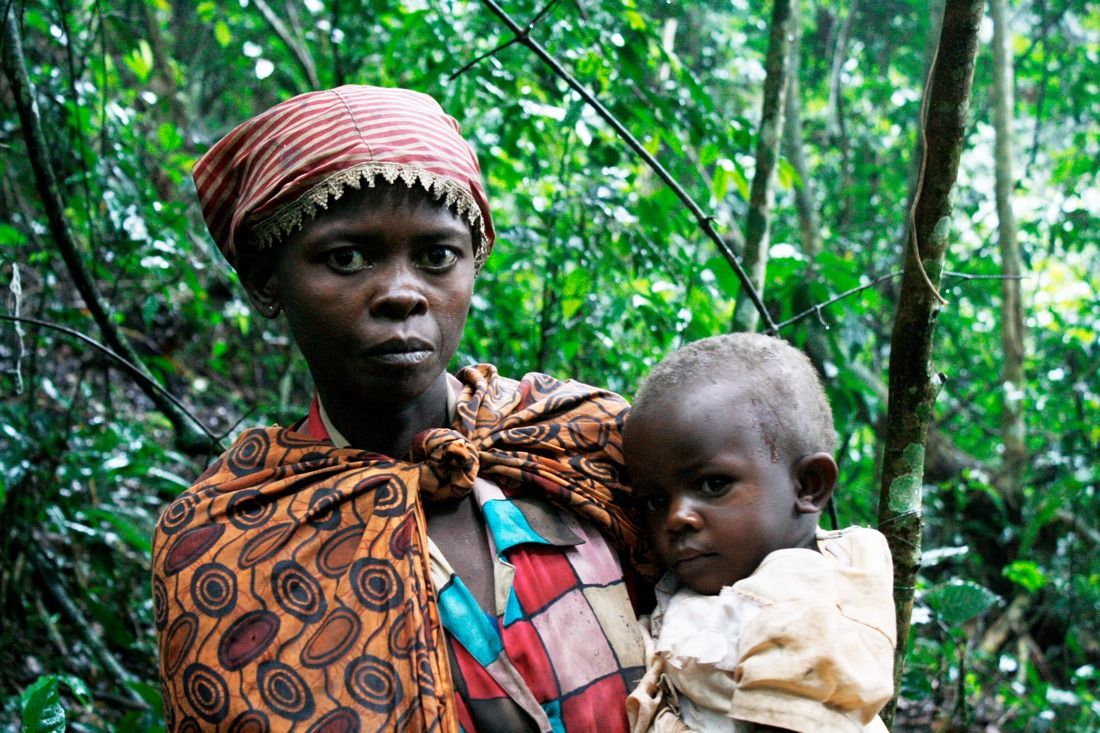 A Batwa woman and her child, pygmies who live in the rainforest, shown here in Bwindi Impenetrable Forest National Park, Uganda.