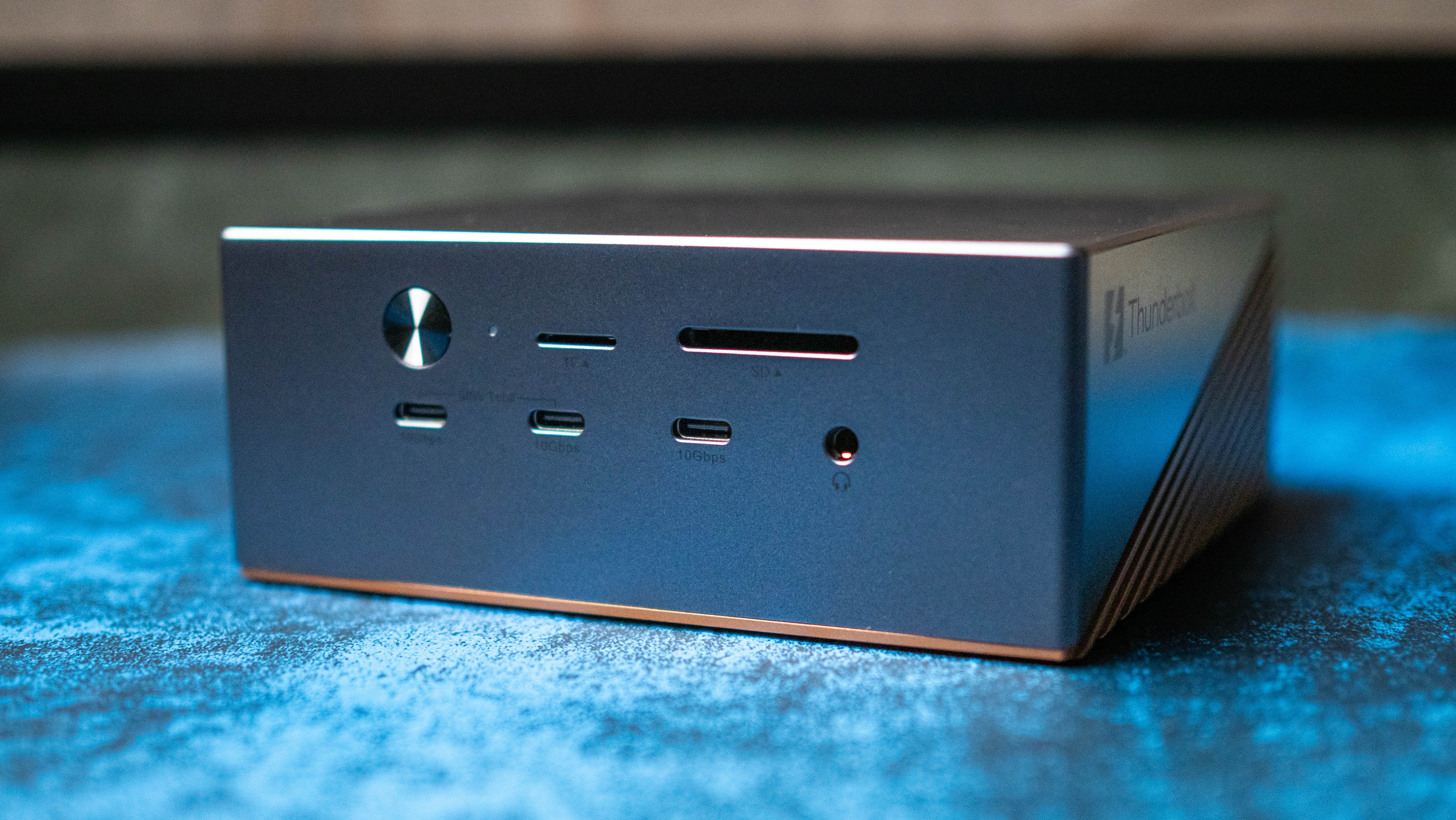 UGREEN 17-in-1 Maxidok Thunderbolt 5 review on Android Central