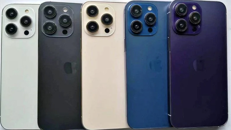 Kadrs ar 5 fiktīviem iPhone 14 Pro vienībām sudraba, grafīta, zelta, zilā un purpursarkanā krāsā