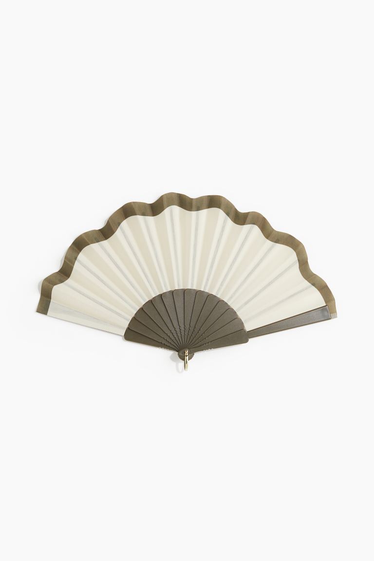Scalloped-Edge Fan