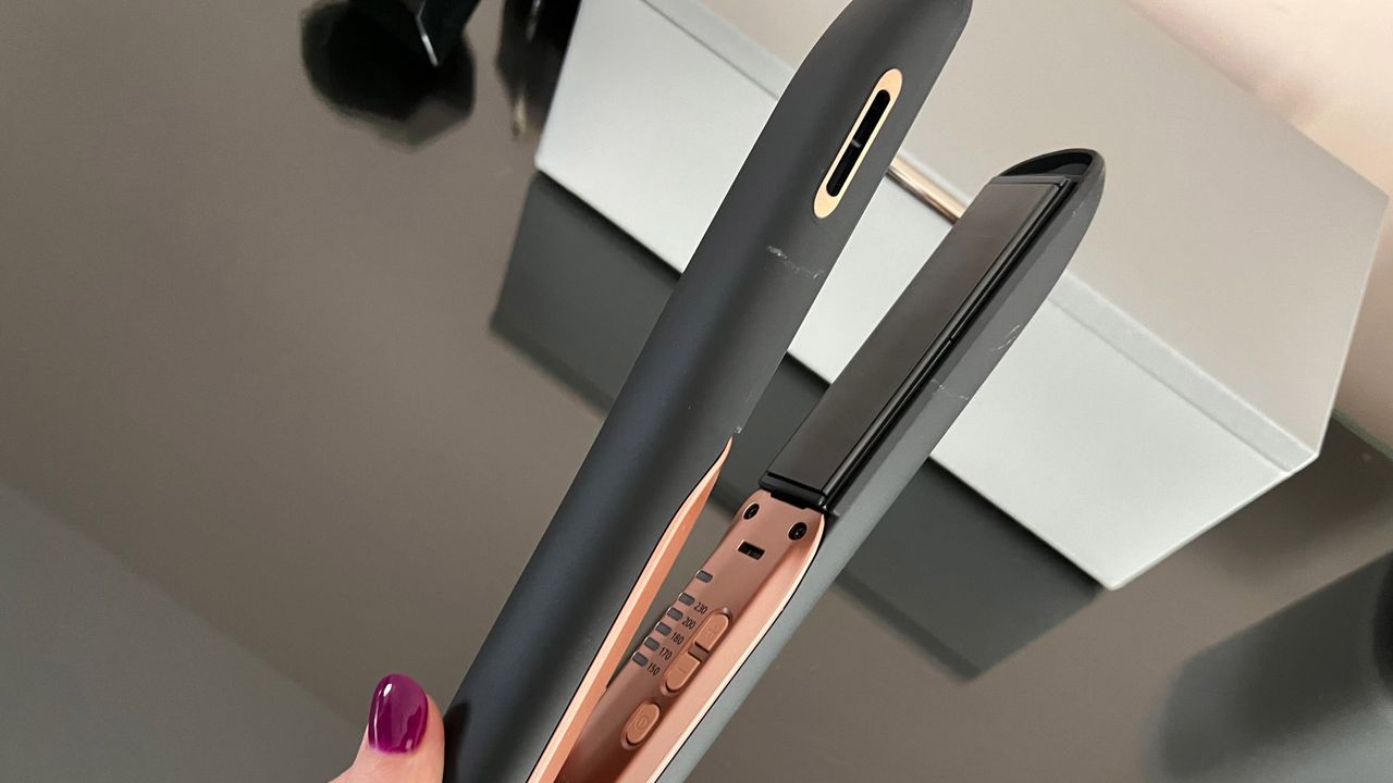 The back of the Panasonic EH-HS99 hair straightener