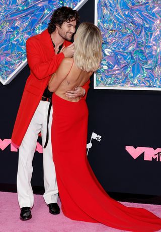 NEWARK, NEW JERSEY - SEPTEMBER 12: (L-R) Chase Stokes and Kelsea Ballerini attend the 2023 MTV Video Music Awards at Prudential Center on September 12, 2023 in Newark, New Jersey.