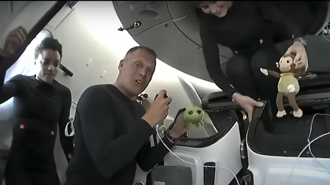 Video Tour Of Spacexs Dragon Freedom With The Crew 4 Astronauts Space 1803