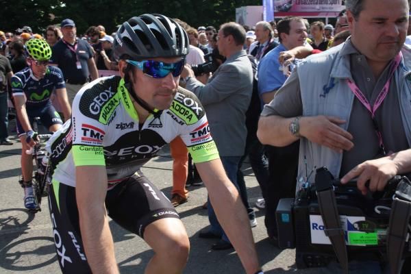 Denis Menchov (Geox-TMC) rides to the start line.