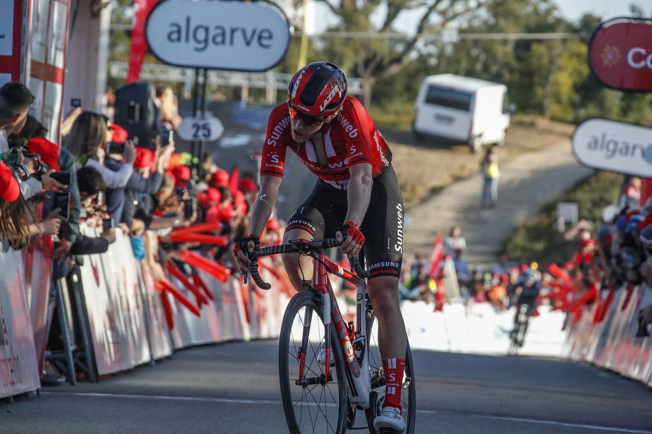 Soren Kragh Andersen crosses the line