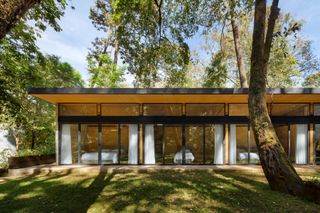 glass expanses open up all the rooms to nature at Casa El Pinar