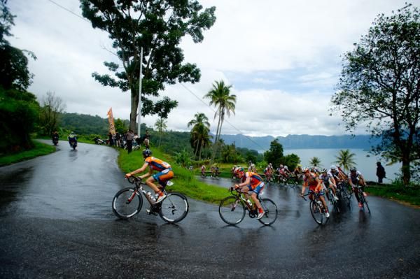 Genesys climb the "Kelok44", the first category mountain
