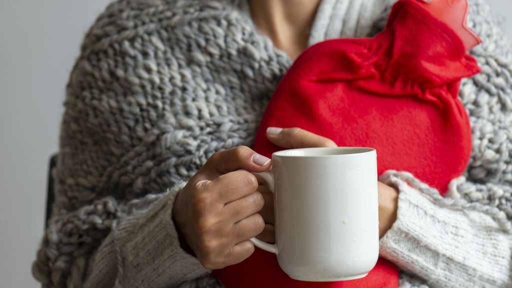 5 ways a hot water bottle helps you get to sleep fast in cold weather