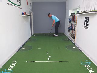 James Jankowski demonstrating a putting ladder drill using alignment sticks