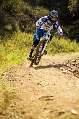 Andrew Neethling rides downhill (Giant Factory Off-Road Team)