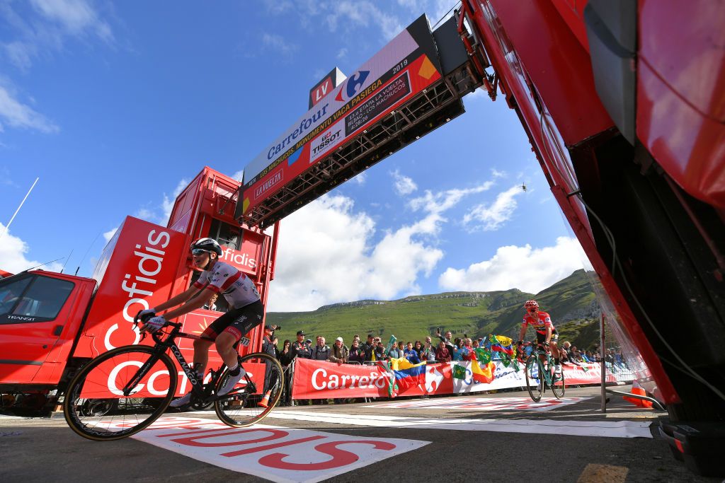 Pogacar and Roglic cross the line atop Los Machucos