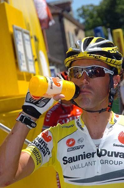Iban Mayo (Saunier Duval) isn't having anything to do with the neon Oakleys - he prefers white