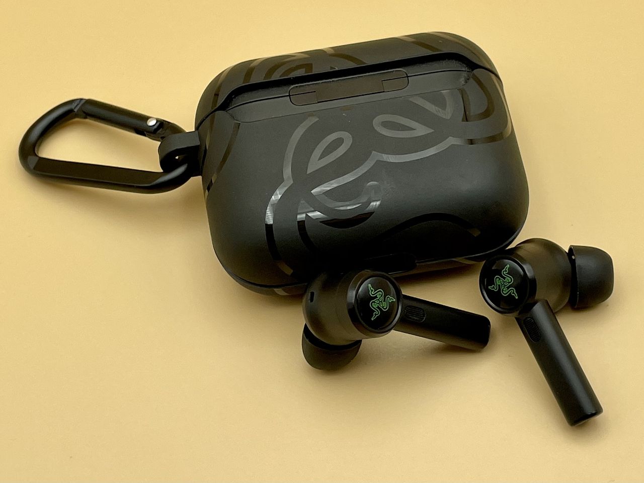 Razer Hammerhead True Wireless Pro Controls