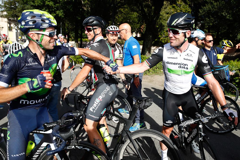 Mark Cavendish congratulates Giovanni Visconti after stage 1 at Giro della Toscana