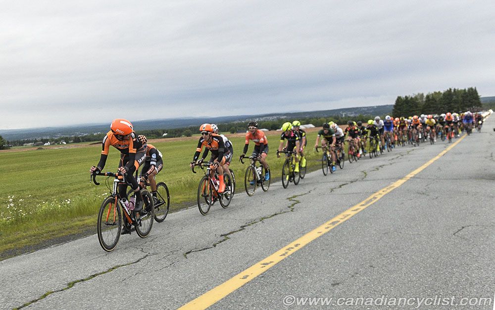 The peloton before the break