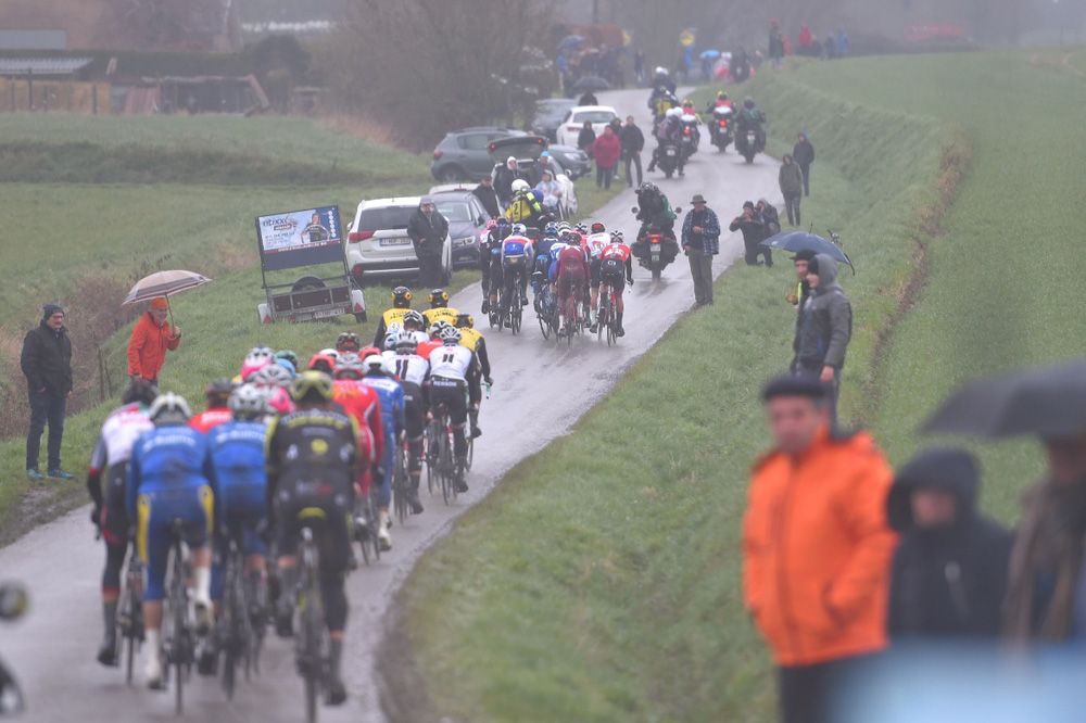 The wether and testing route split the peloton