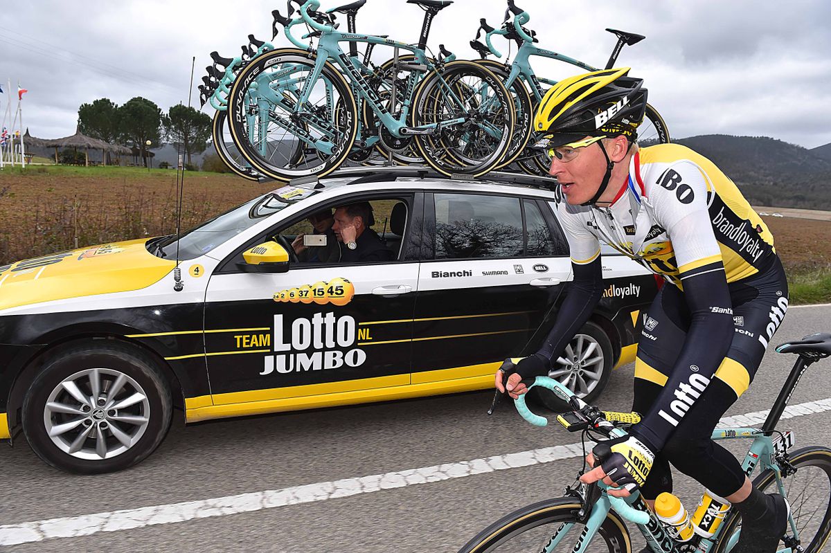 Robert Gesink makes his way through the cars