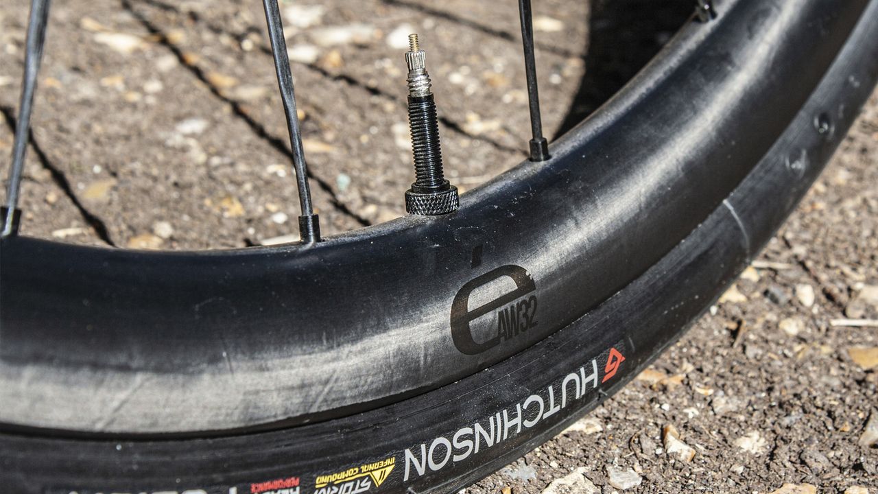 Scribe Elan Wide+ 32-D Carbon Spoke wheelset