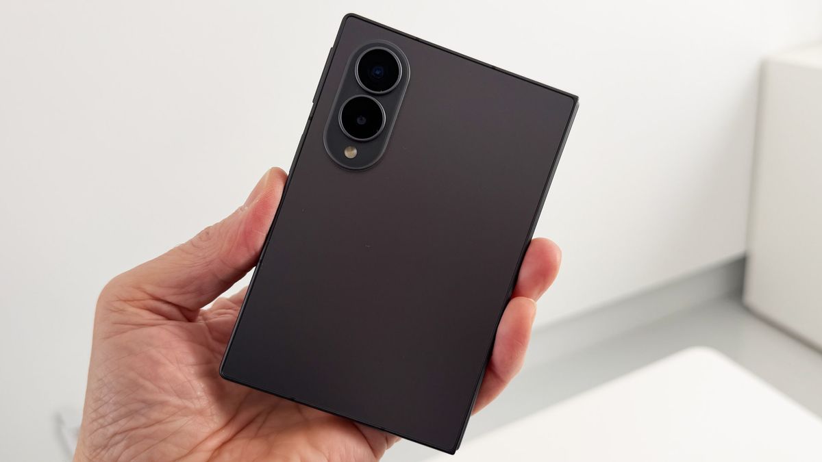Samsung Galaxy Z Fold 8 Hands On in SK