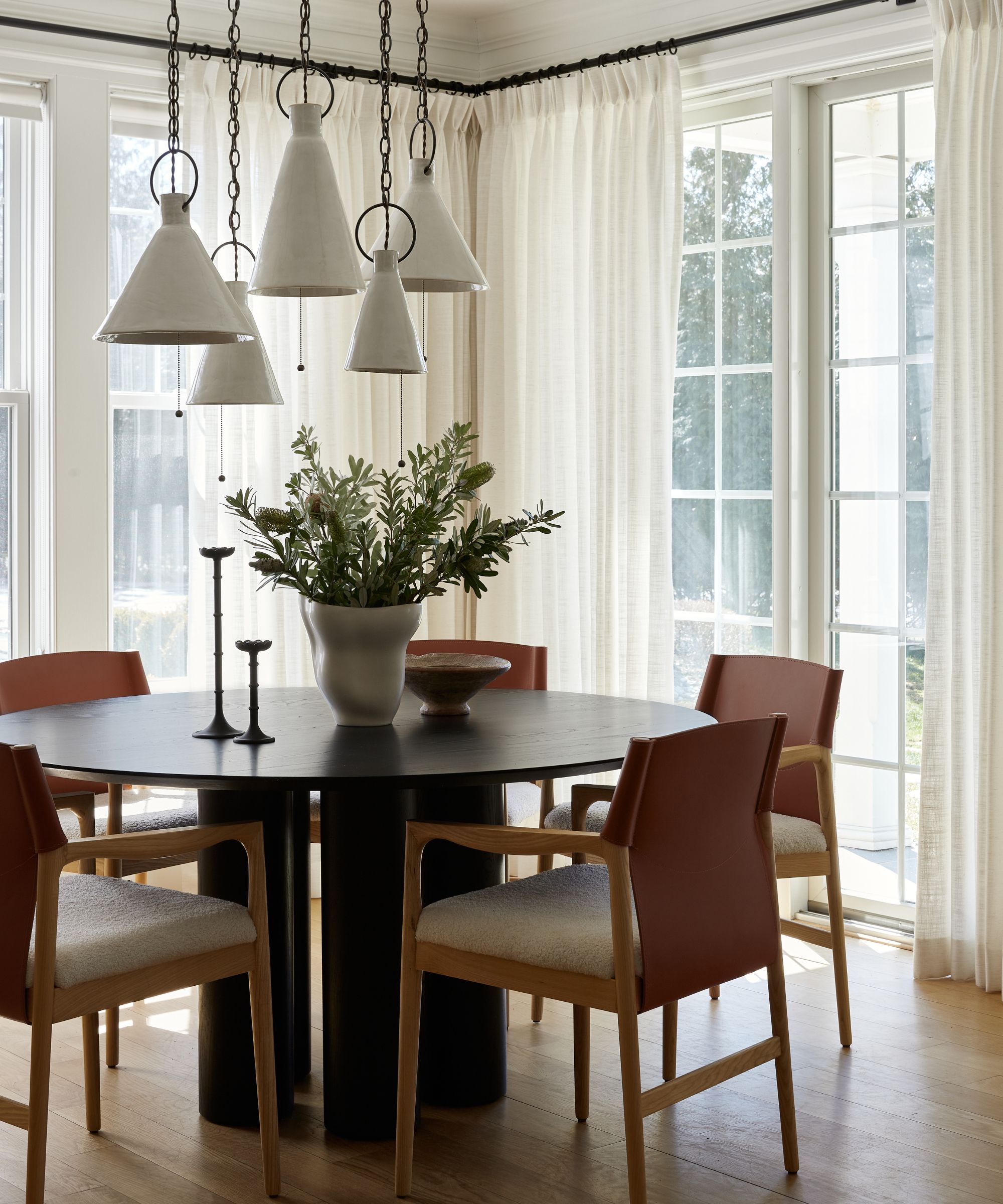 dining nook in window with round black table