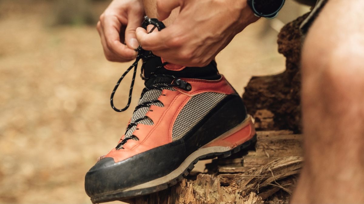 How should hiking boots fit? Top tips and advice | Advnture