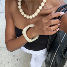 woman wearing bangle bracelets jewelry trend 2025