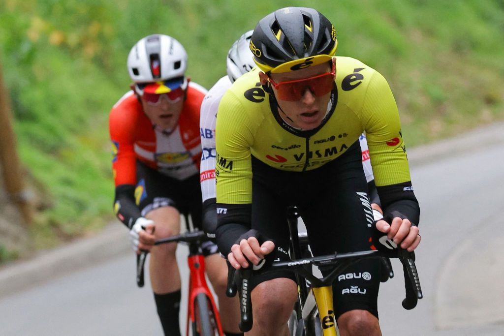 Team Visma-Lease a Bike's US cyclist Matteo Jorgenson (R) rides ahead of Lidl-Trek's Danish cyclist Mattias Skjelmose (L) during the 6th stage of the Paris-Nice cycling race, 198,5 km between Sisteron and La Colle-sur-Loup, on March 8, 2024. (Photo by Thomas SAMSON / AFP)